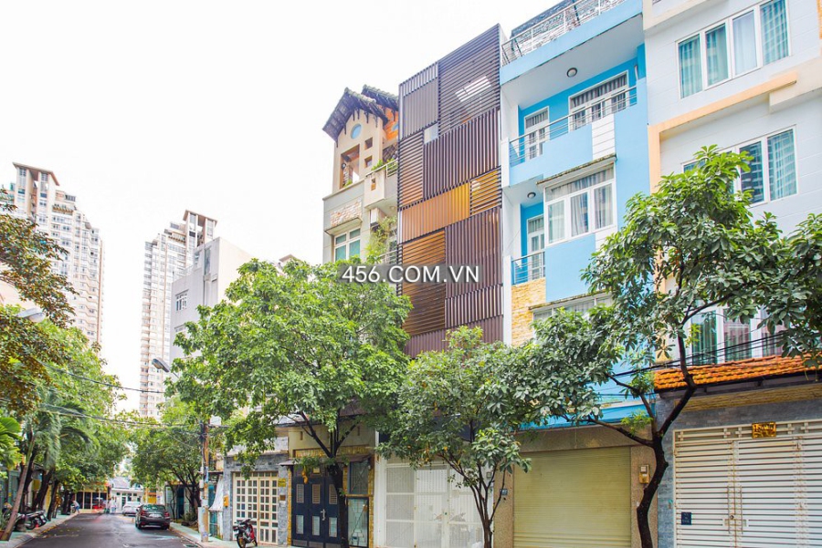 Nguyen Huu Canh st House for rent morden...