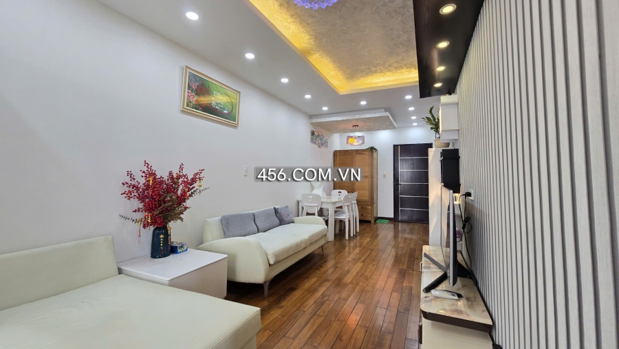 7군 스카이 가든에 위치한 아파트 임대, 방 2개, 작은 발코니 포함.