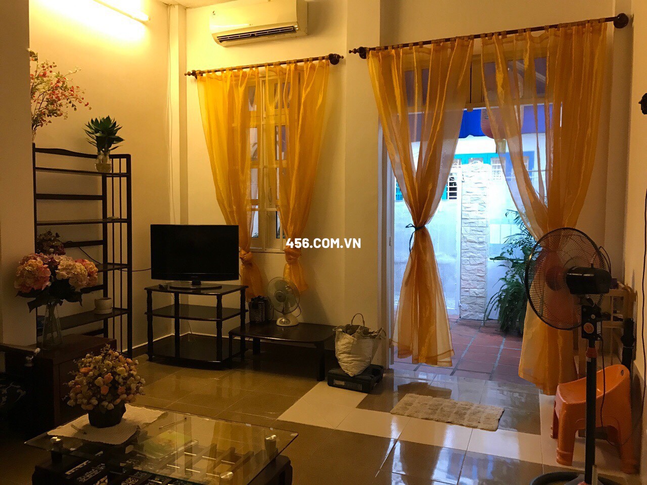 Hinh-Thao Dien House Garden for rent long term for small family