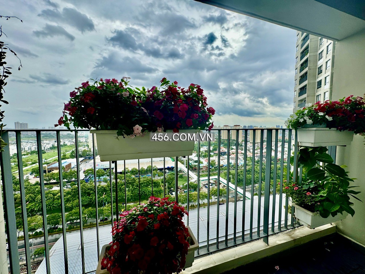 Hinh-2 Bedrooms Masteri Thao Dien Condo For Lease Tower 5 Nice View