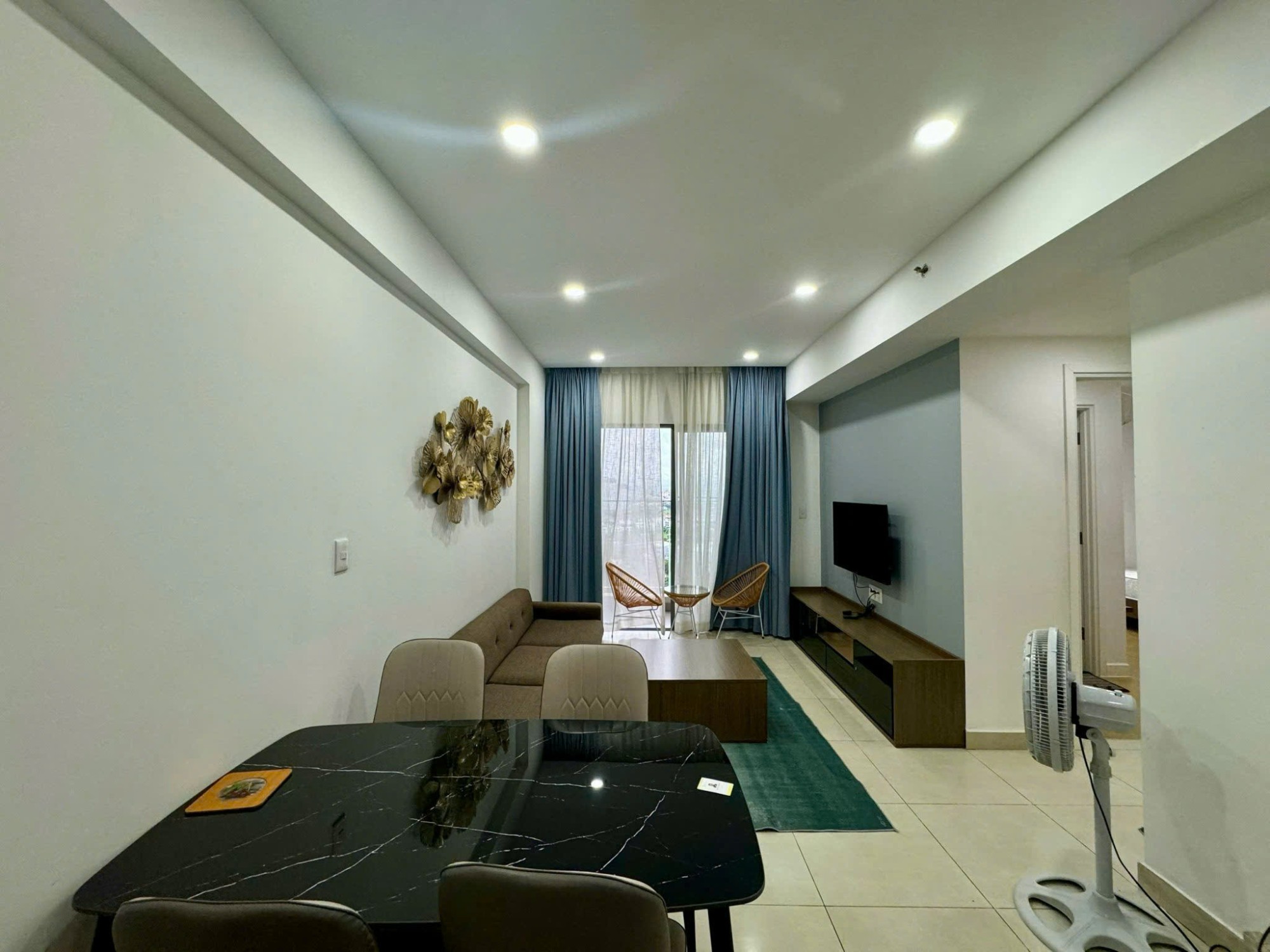 2 Bedrooms Corner Unit Masteri Thao Dien...