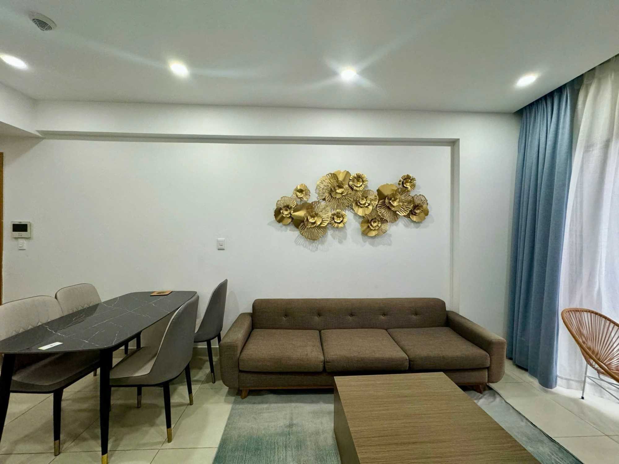 Hinh-2 Bedrooms Corner Unit Masteri Thao Dien Apartment For Rent