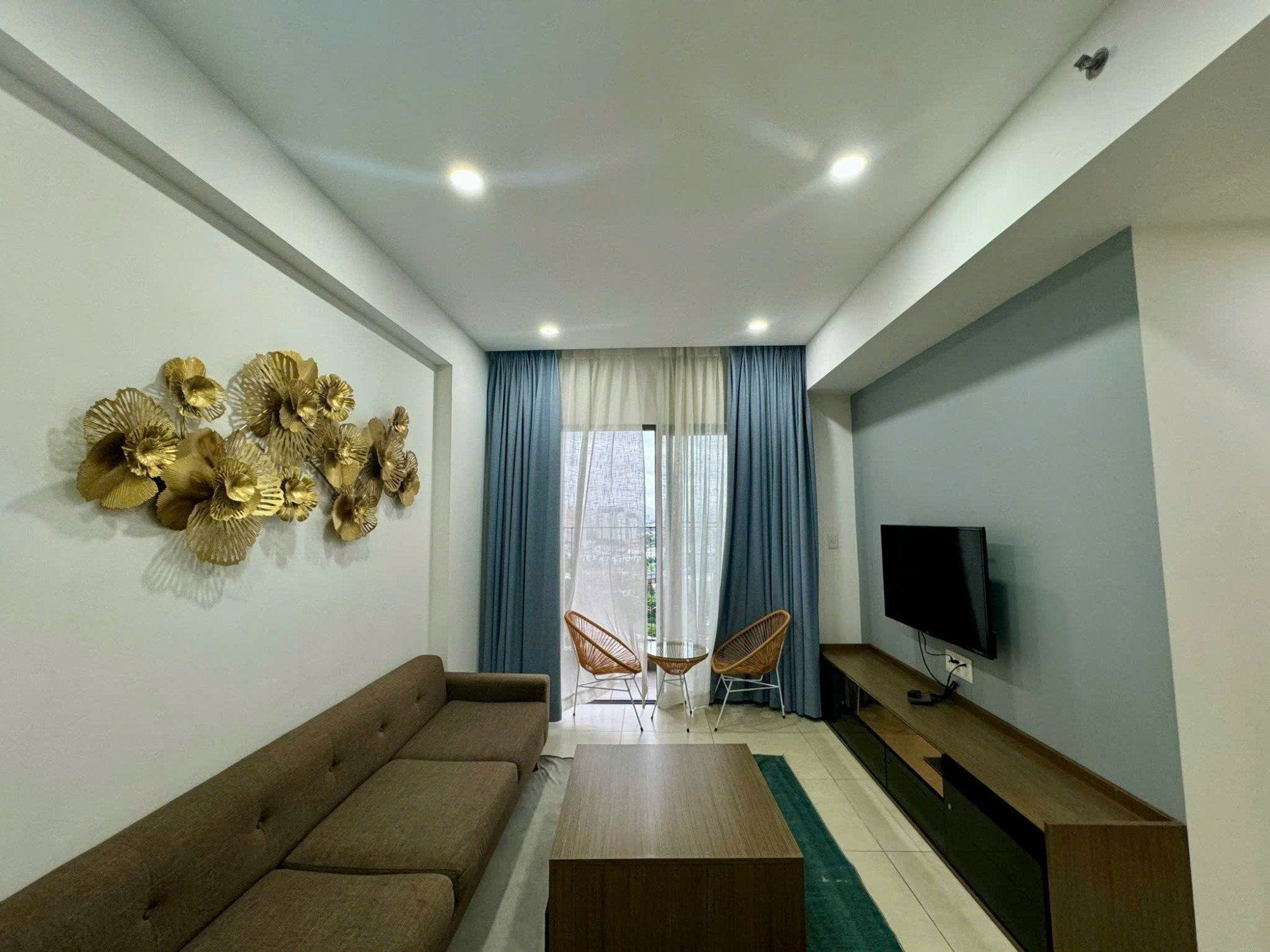 Hinh-2 Bedrooms Corner Unit Masteri Thao Dien Apartment For Rent