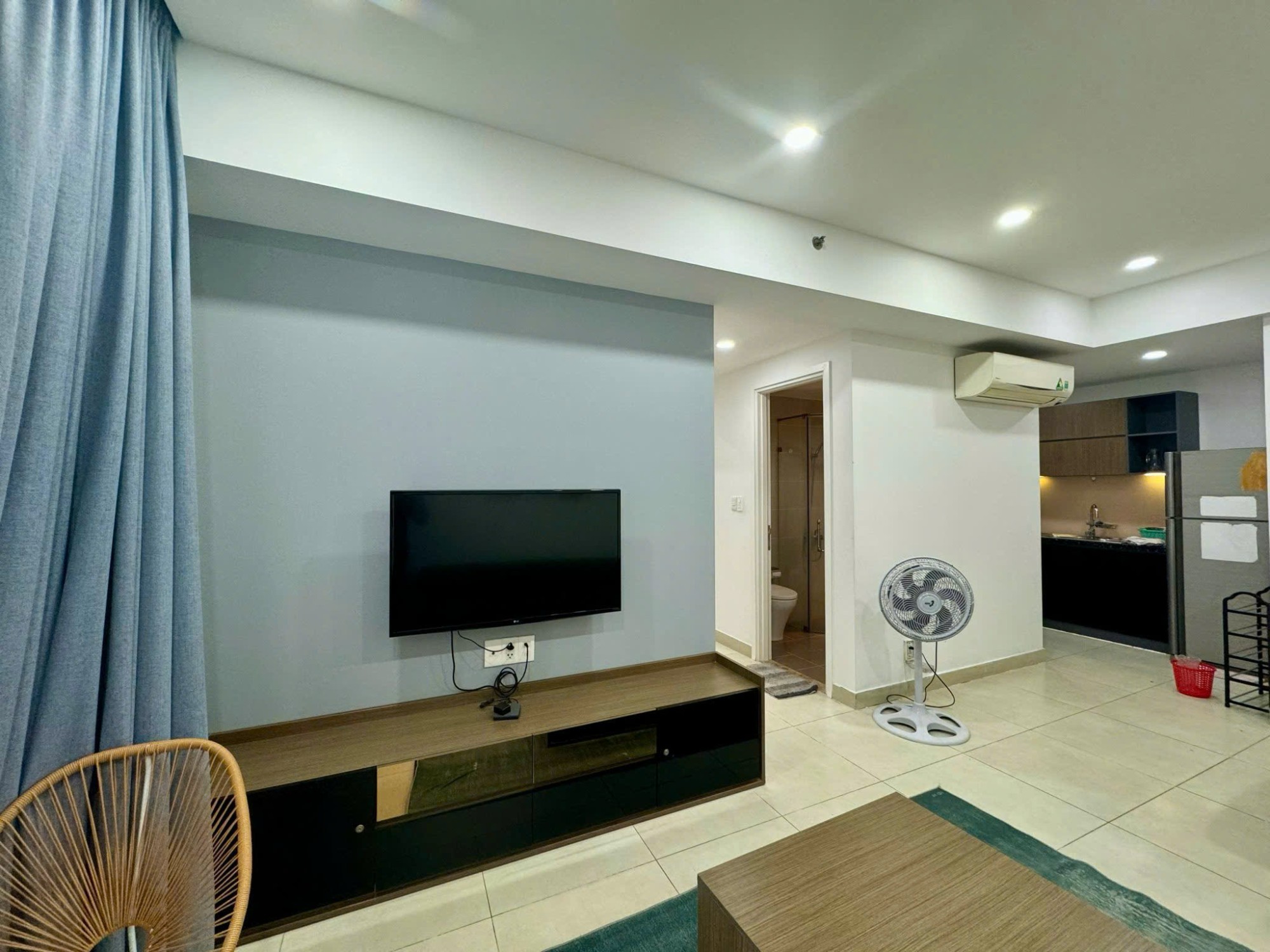 Hinh-2 Bedrooms Corner Unit Masteri Thao Dien Apartment For Rent