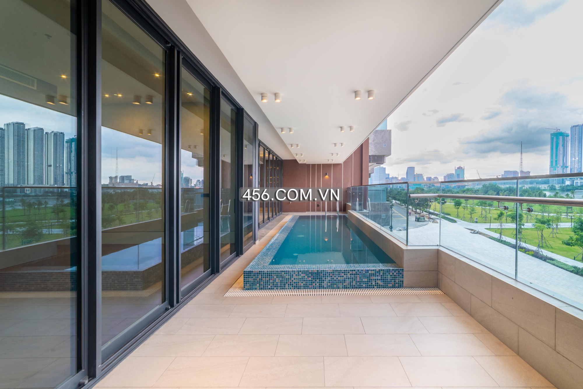 Hinh-The River Thu Thiem의 고급스럽고 편안한 4베드룸 아파트 임대