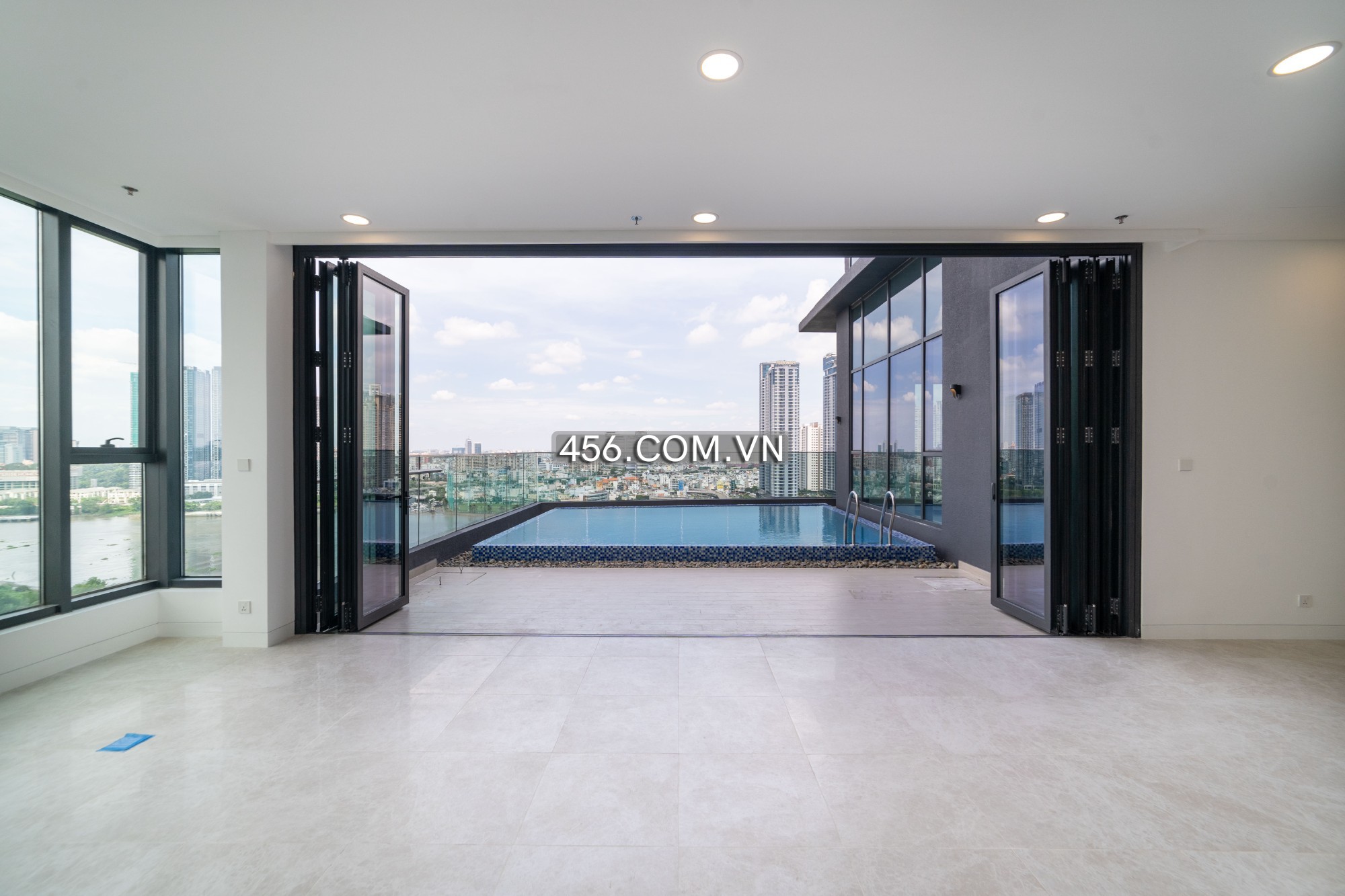 Hinh-The River Thu Thiem의 고급스럽고 편안한 4베드룸 아파트 임대