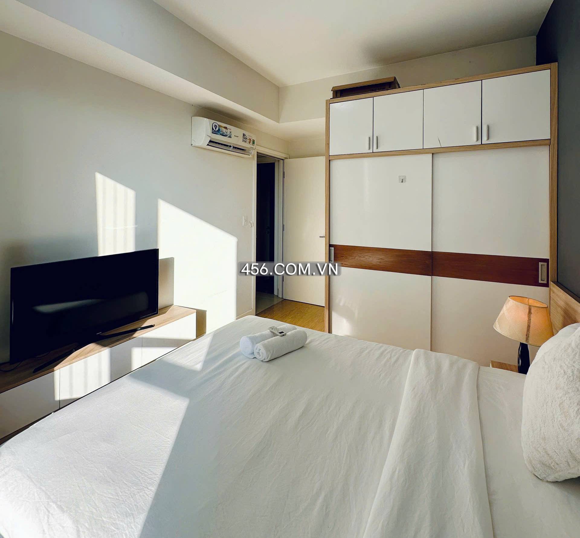 Hinh-Bán Căn hộ Masteri Thảo Điền Tháp 2 2 Phòng Ngủ View Hồ Bơi Rẻ