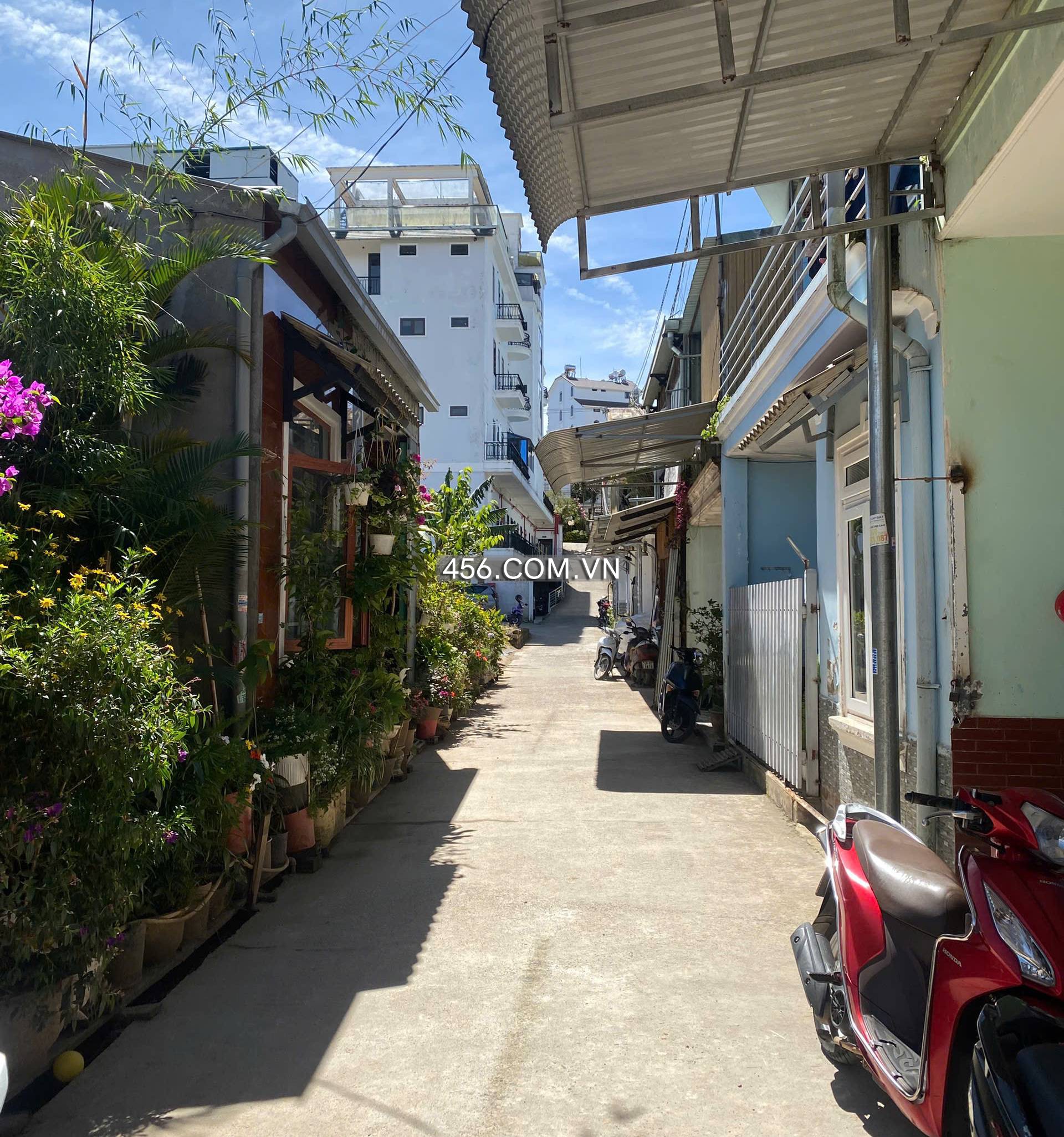 Hinh-Bán Nhà Phân Quyền Đường Trạng Trình ngay Hồ Xuân Hương Đà Lạt