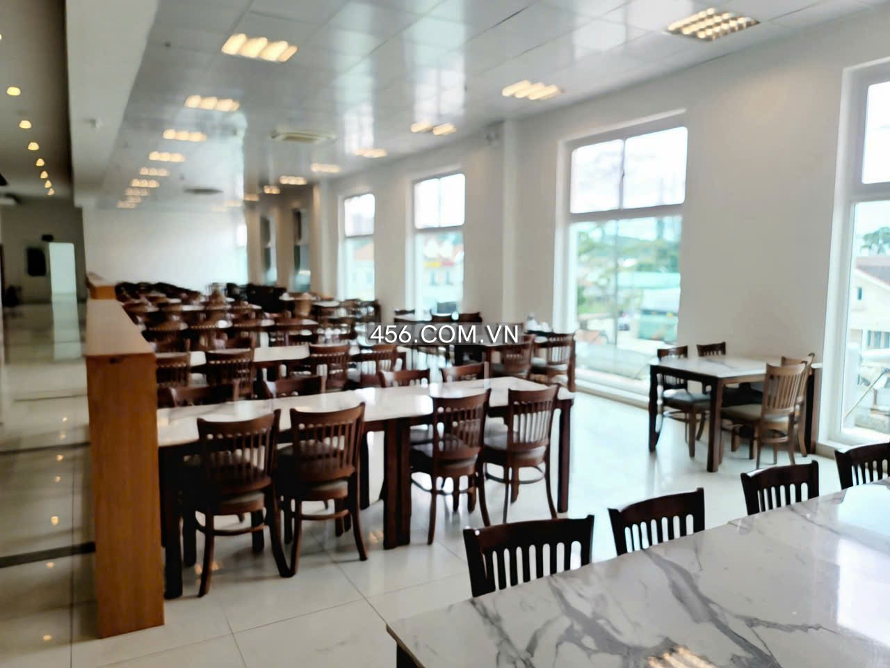 Cho thuê mặt bằng trung tâm thương mại ngay...