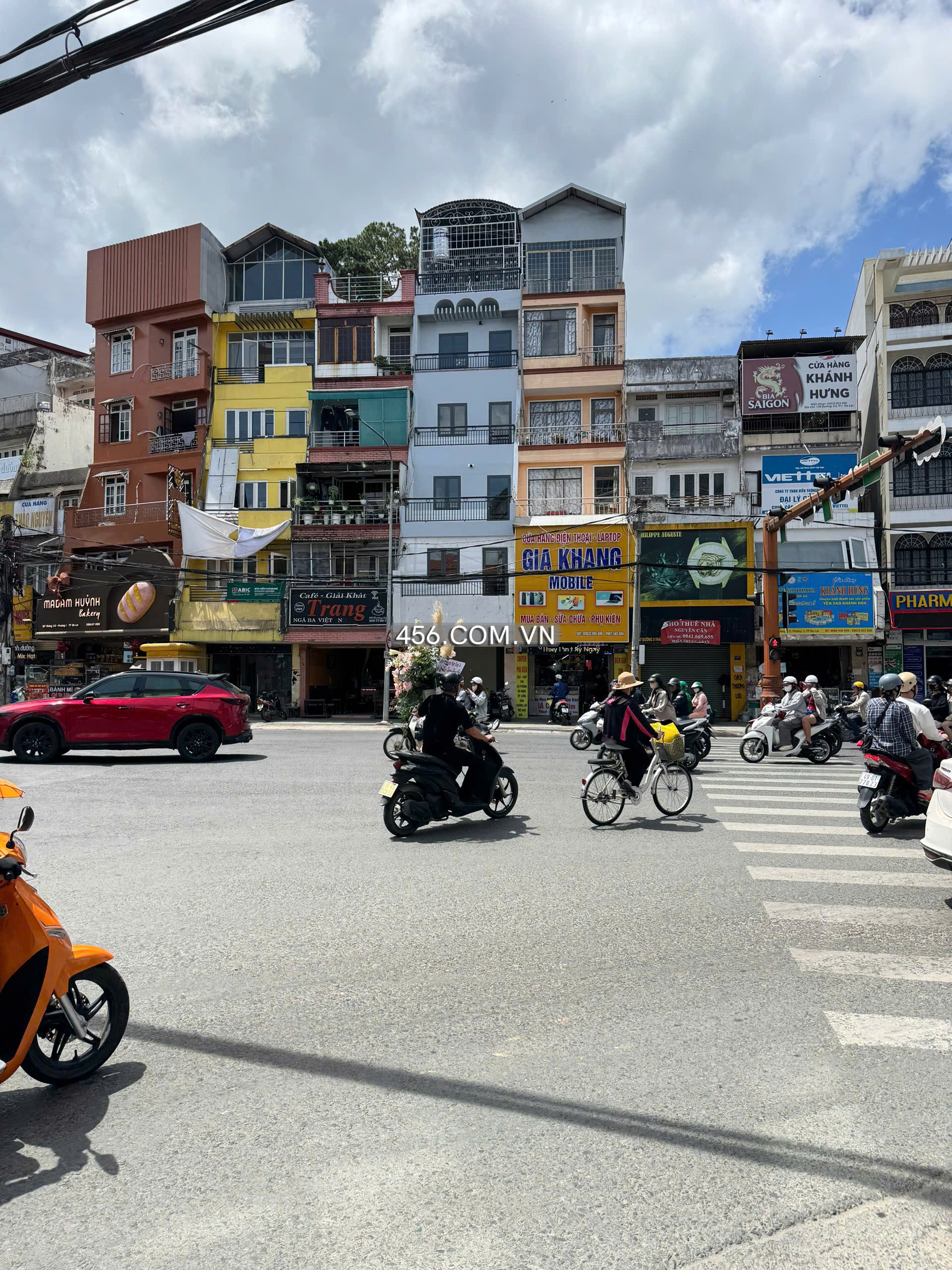 Cho thuê nhà mặt tiền đường 3 tháng 2 Đà Lạt...