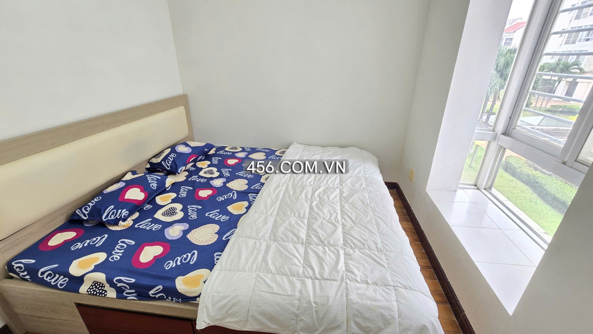 Hinh-7군 스카이 가든에 위치한 아파트 임대, 방 2개, 작은 발코니 포함.