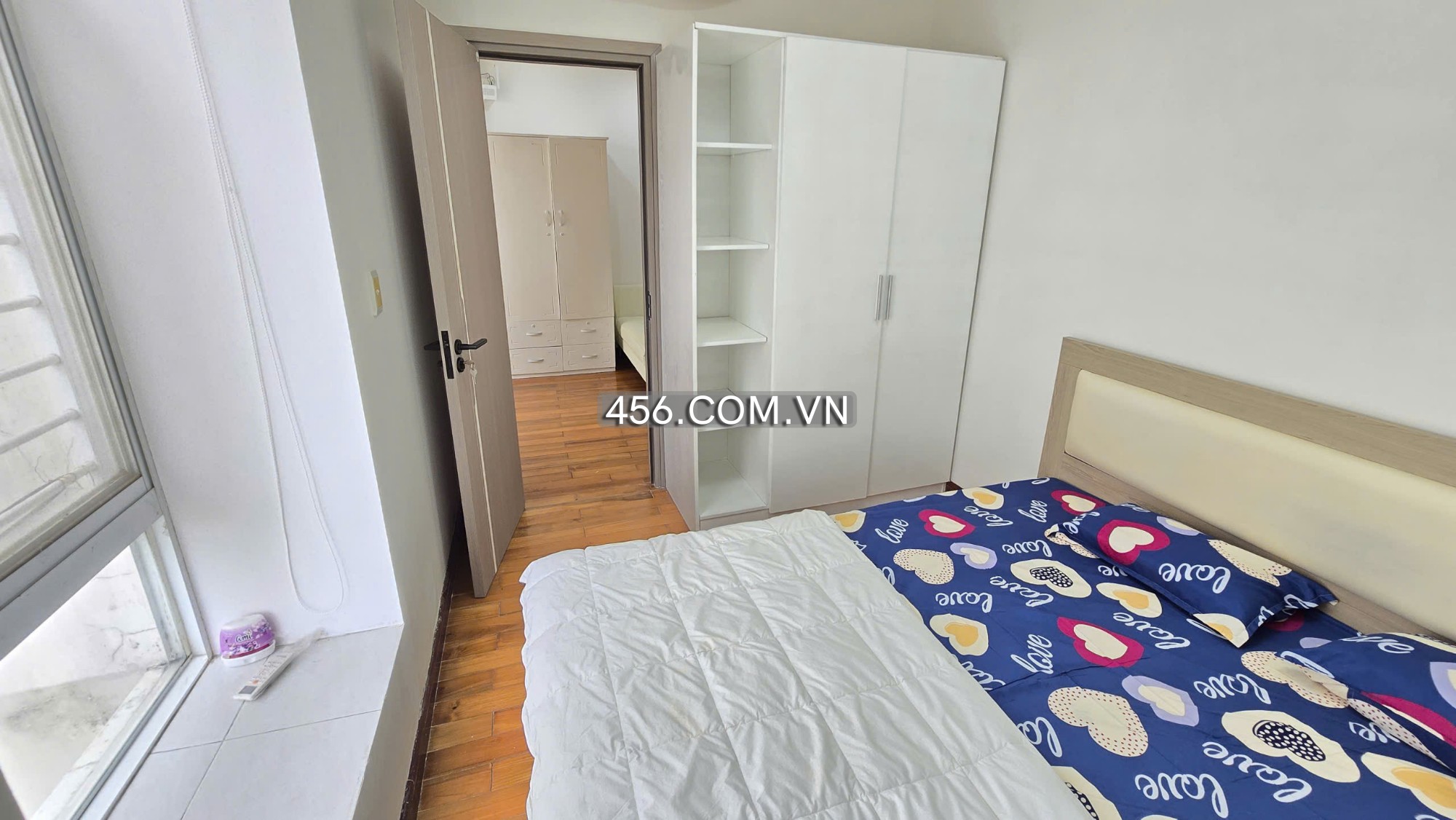 Hinh-7군 스카이 가든에 위치한 아파트 임대, 방 2개, 작은 발코니 포함.