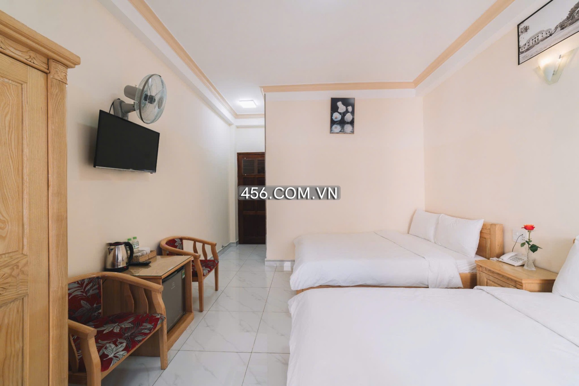 Cho thuê khách sạn đường Trần Lê 12 phòng...