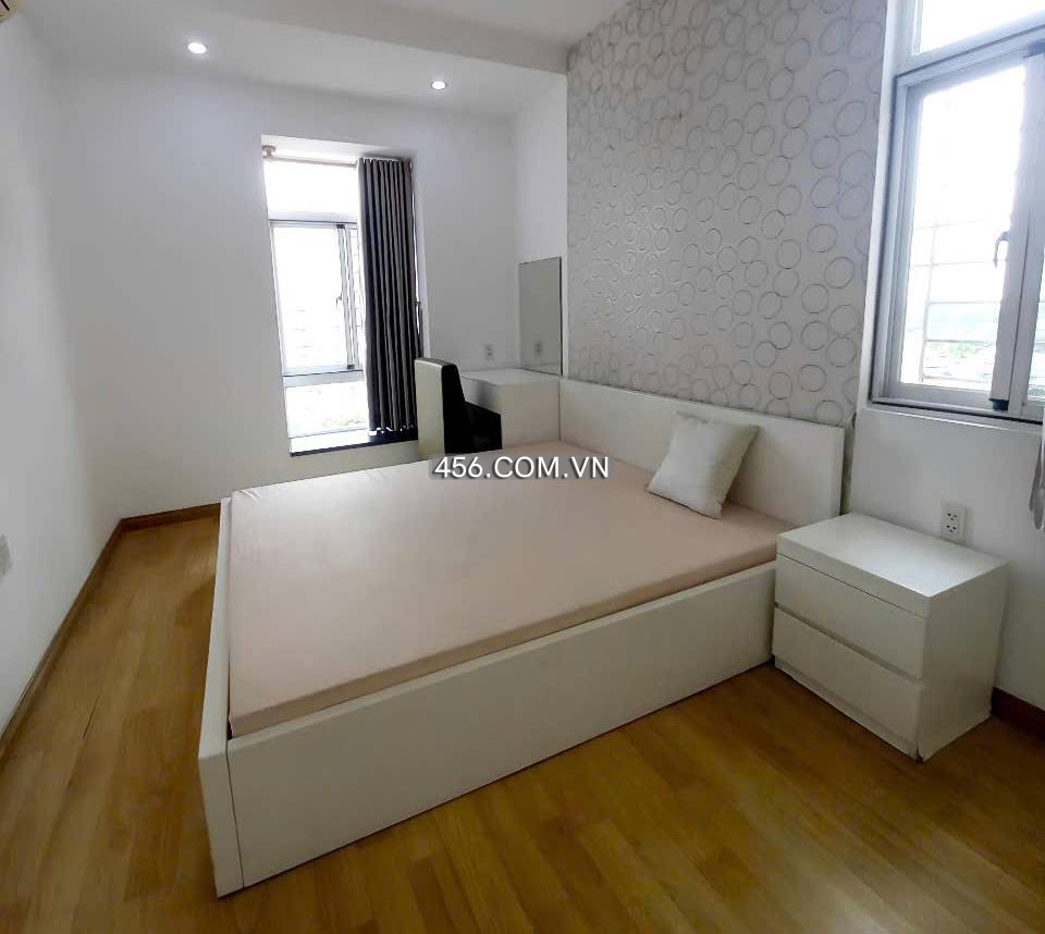 Hinh-Rent a 2-bedroom, 2-bathroom Sky Garden apartment for 15.5 million VND/month.