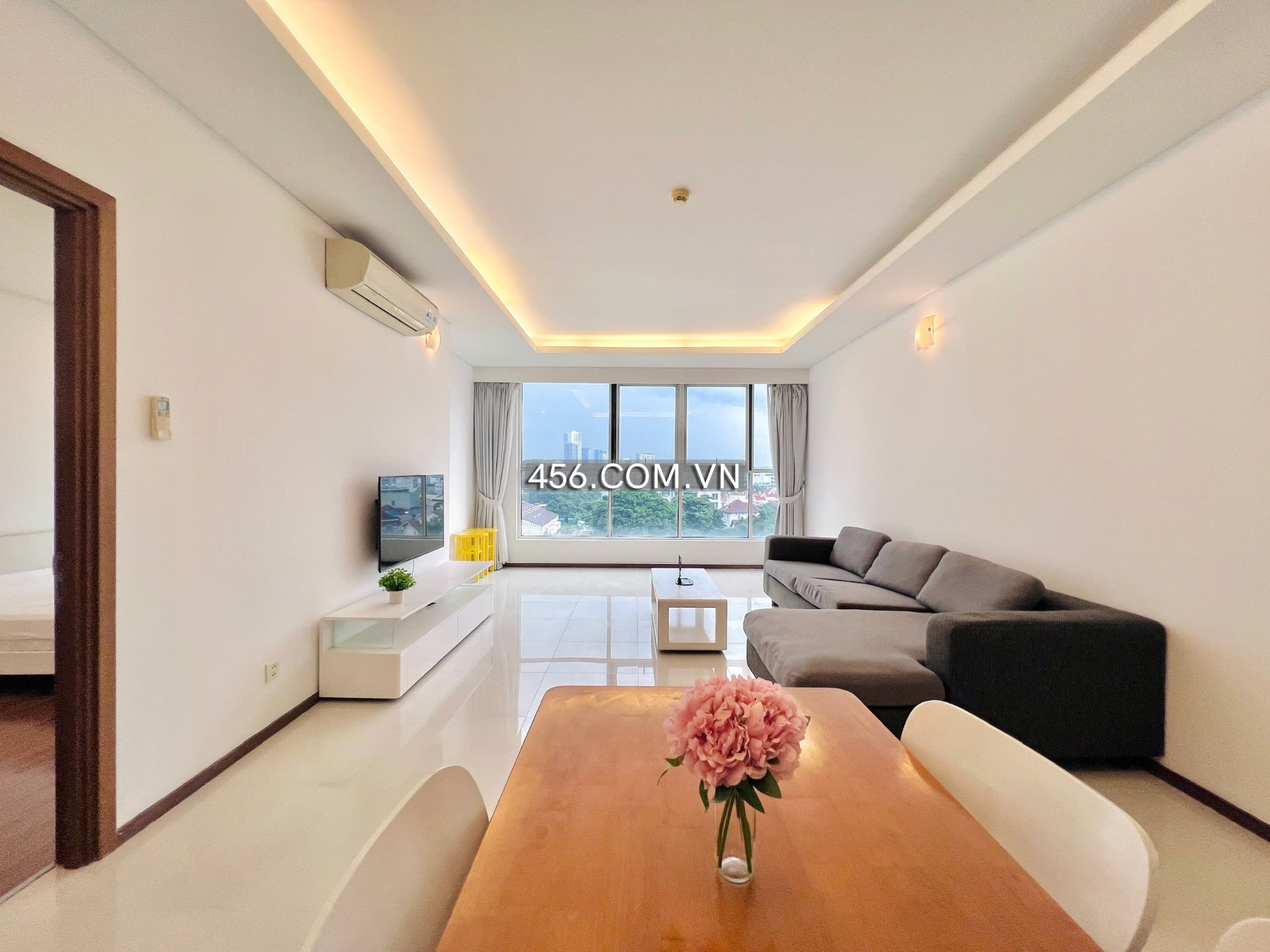 Hinh-Apartment for rent at Thao Dien Pearl, 3 bedrooms, Tower B, low floor.