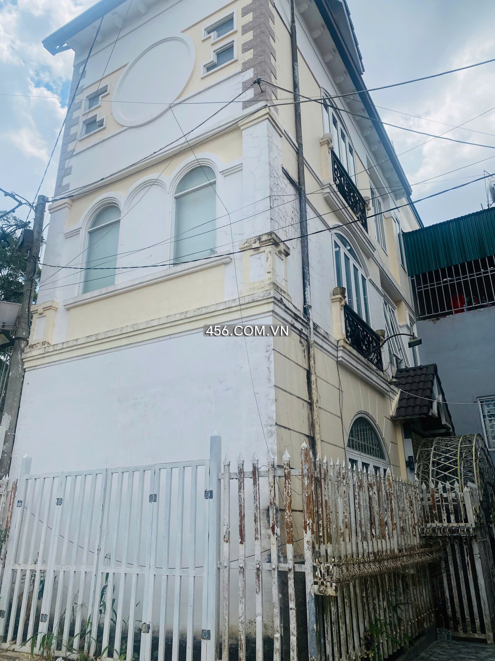 Hinh-Bán Nhà 3 Tầng Đường Phan Đình Phùng Đà Lạt xe hơi rộng rãi 6 tỷ