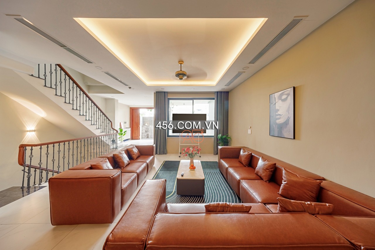 Hinh-Villa for rent in Diamond Island area, District 2, by the day.