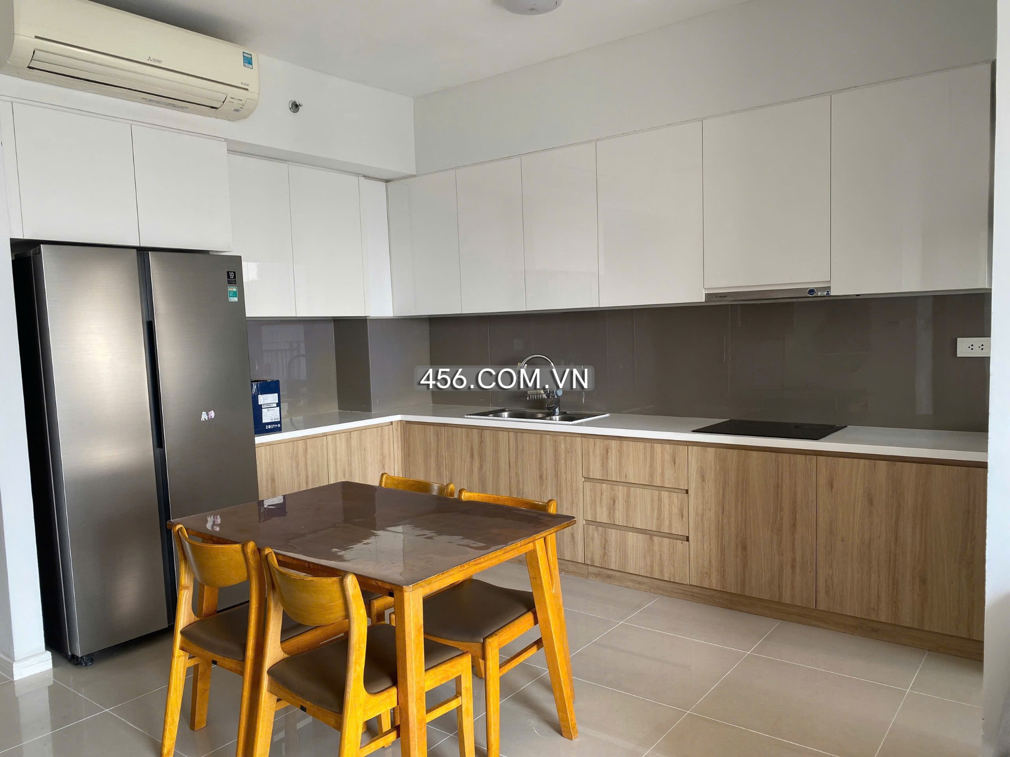 Hinh-2-bedroom apartment for rent in Palm Heights, Tower 3, high floor, modern interior.