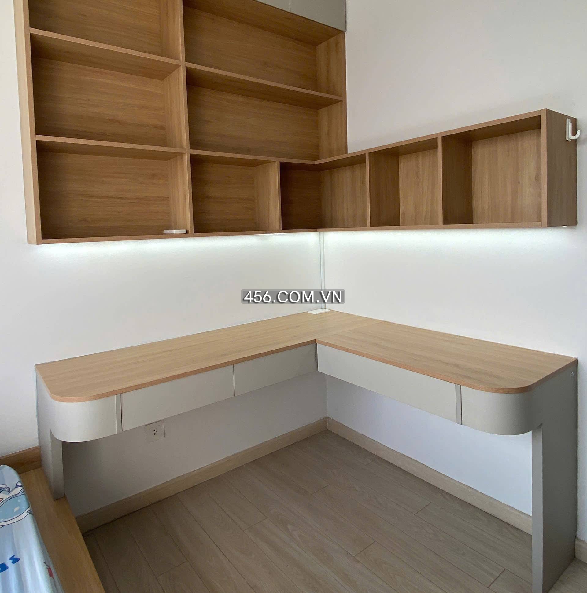 Hinh-2-bedroom apartment for rent in Palm Heights, Tower 3, high floor, modern interior.