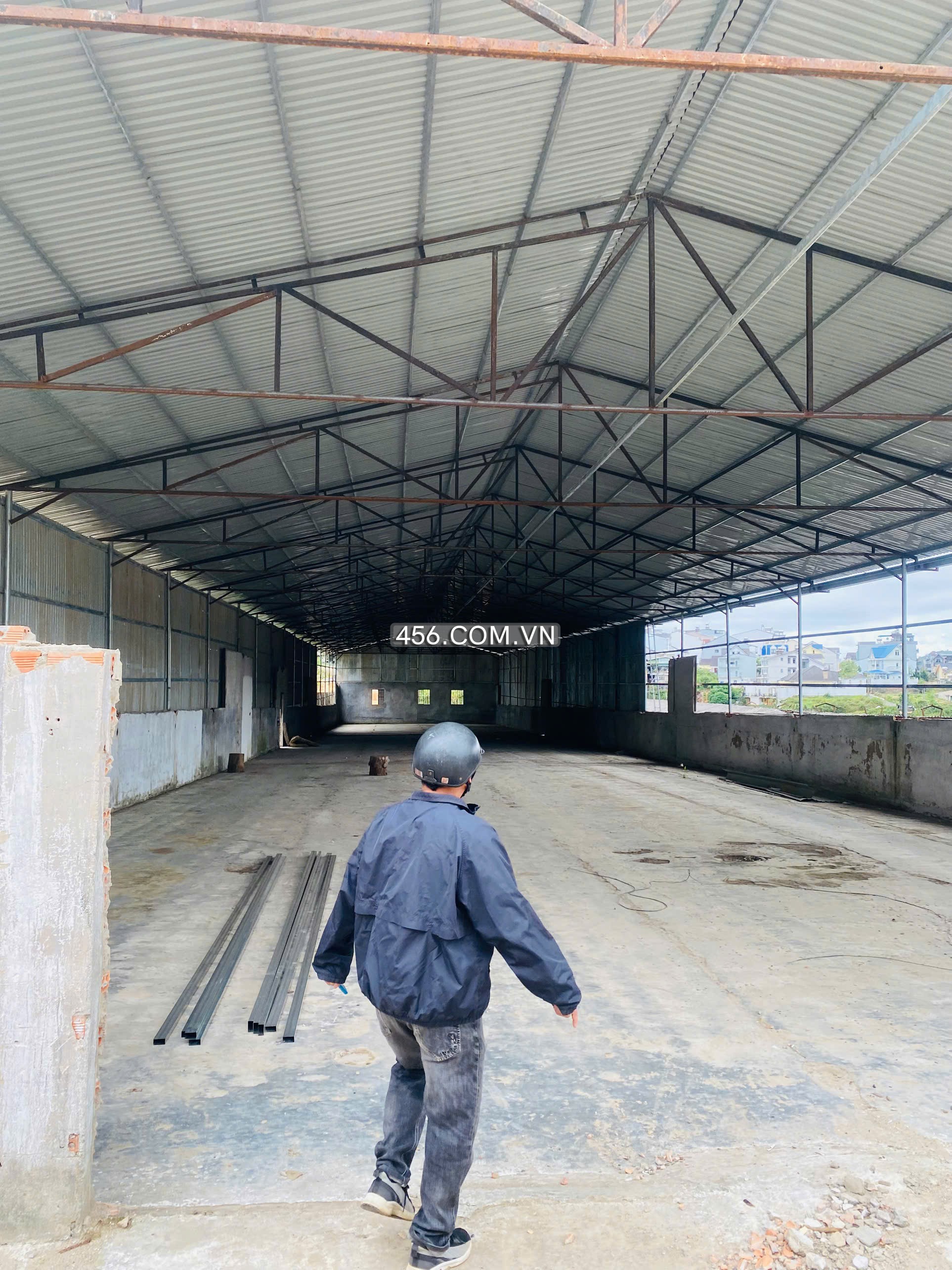 Cho thuê kho xưởng bãi mặt tiền đường Vành...