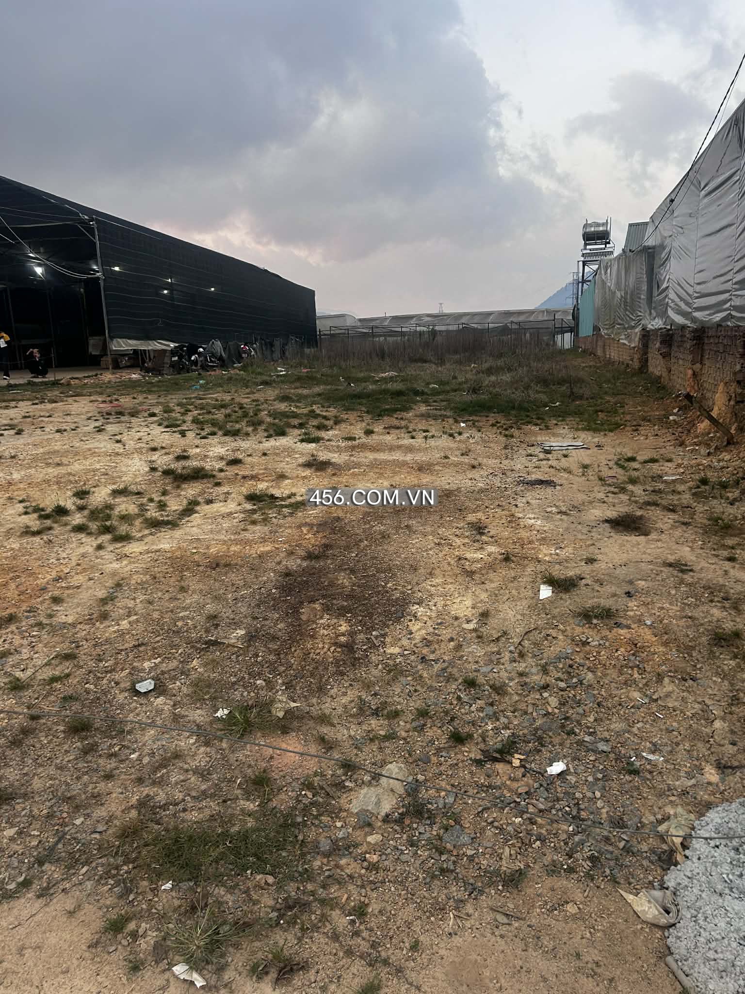 Cho thuê mặt bằng kinh doanh đường 723 Xóm...