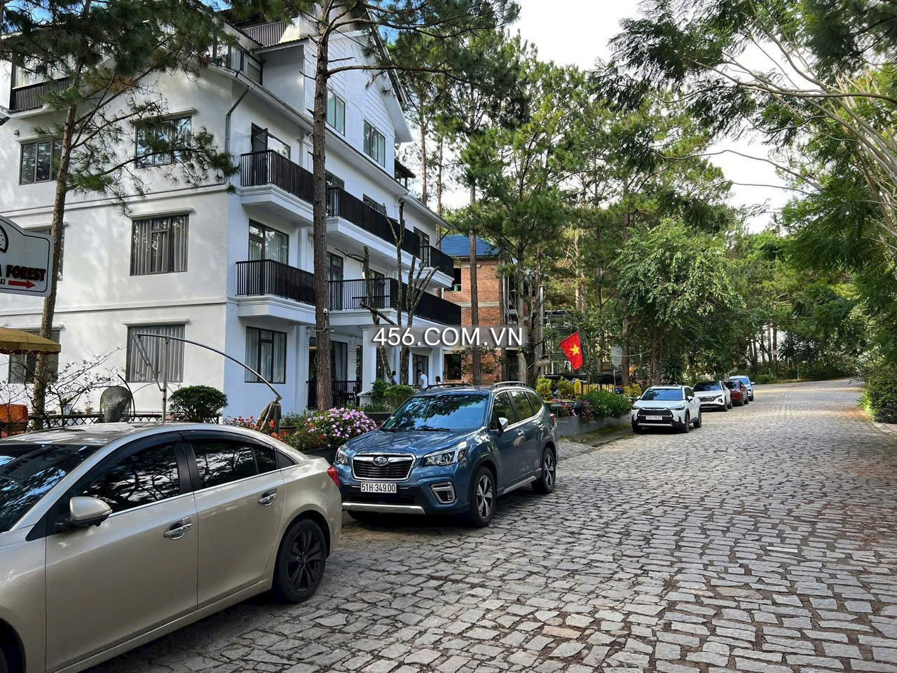 Cho thuê tòa khách sạn ngay Hồ Tuyền Lâm Đà...