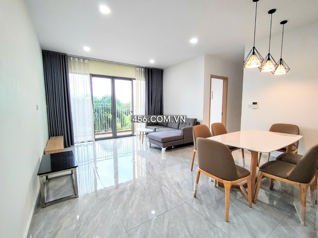 Hinh-Palm Heights apartment for rent: Spacious 3-bedroom apartment, 105m².