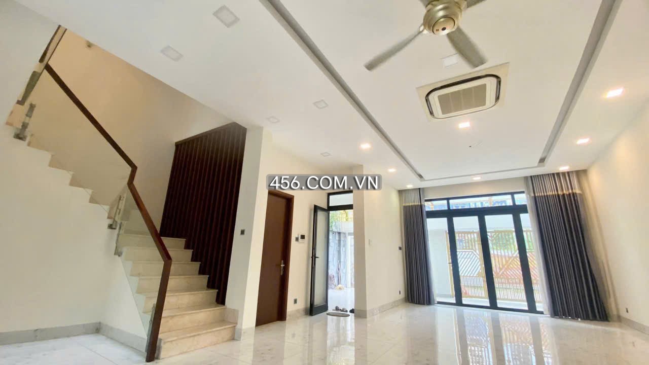 Hinh-Everich 3 Villas For Lease 8 BR Morden at Phu Thuan District 7