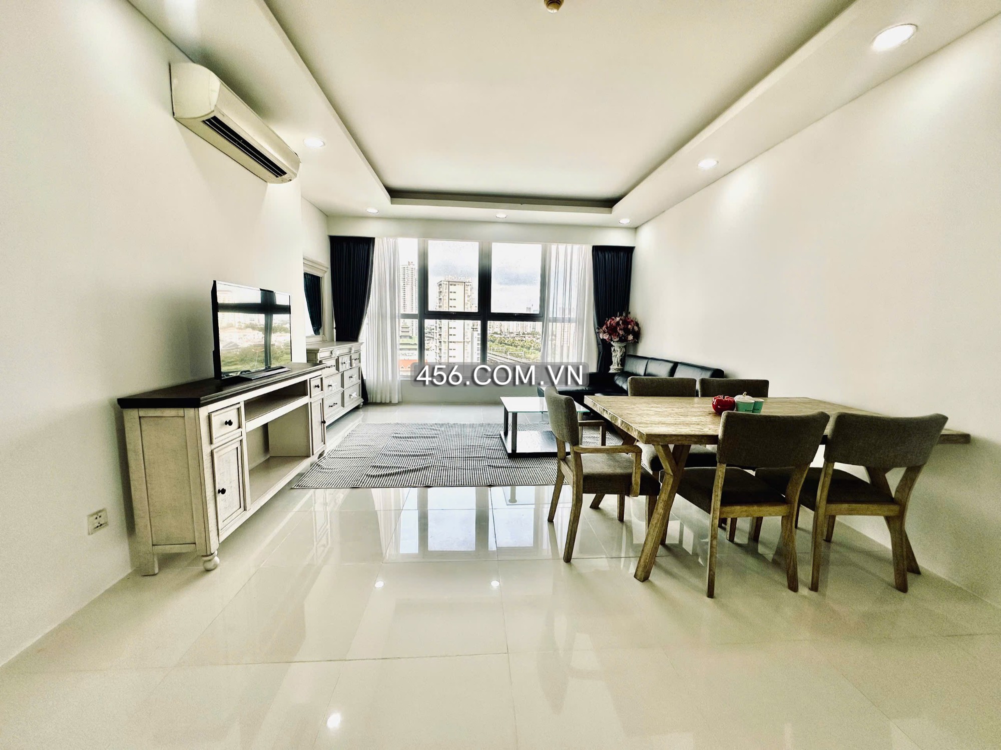 Cho thuê căn hộ Thảo Điền Pearl 3 phòng ngủ...