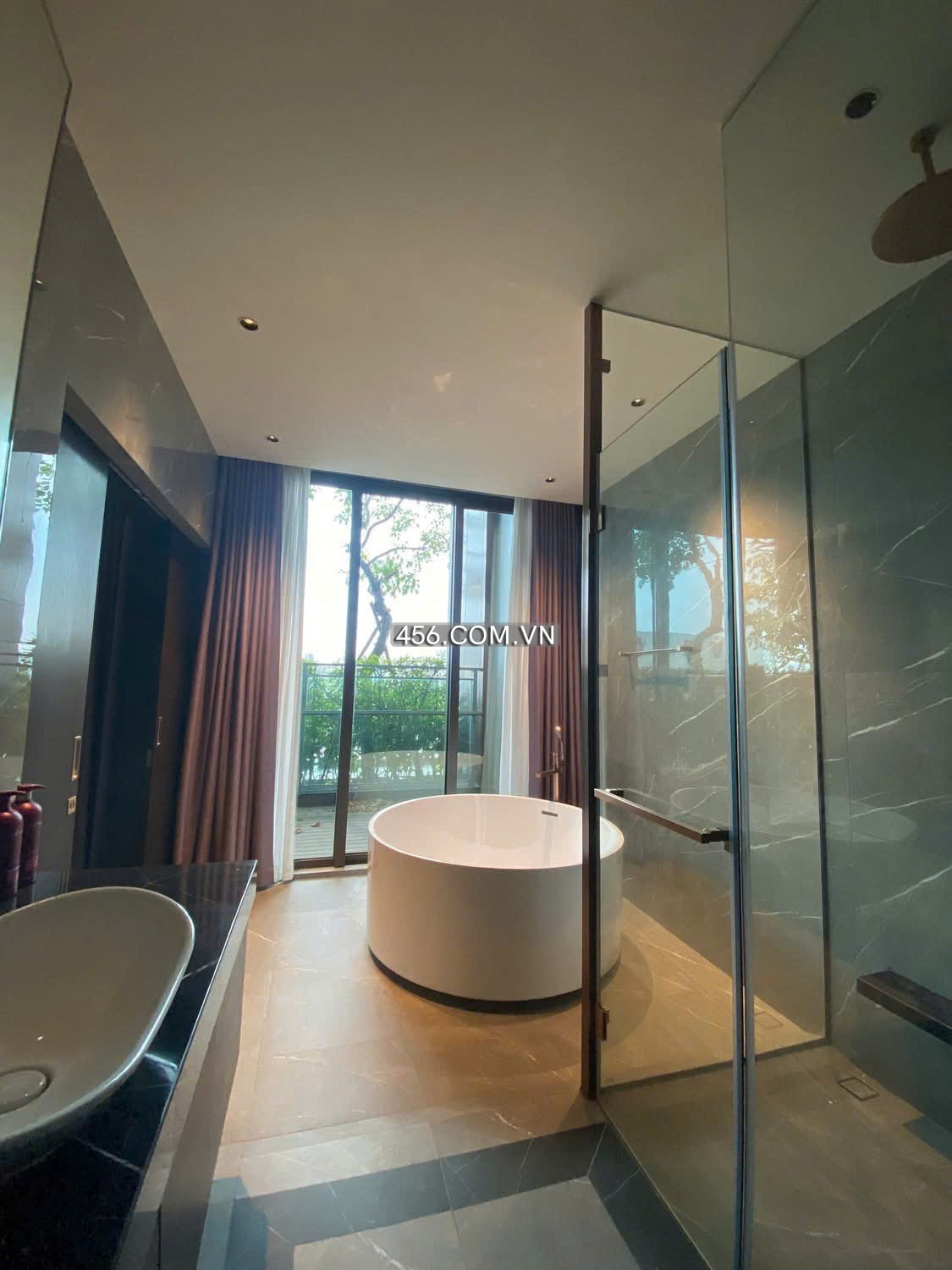 Hinh-4 Bedrooms Define Apartment For Lease 325 sqm City View