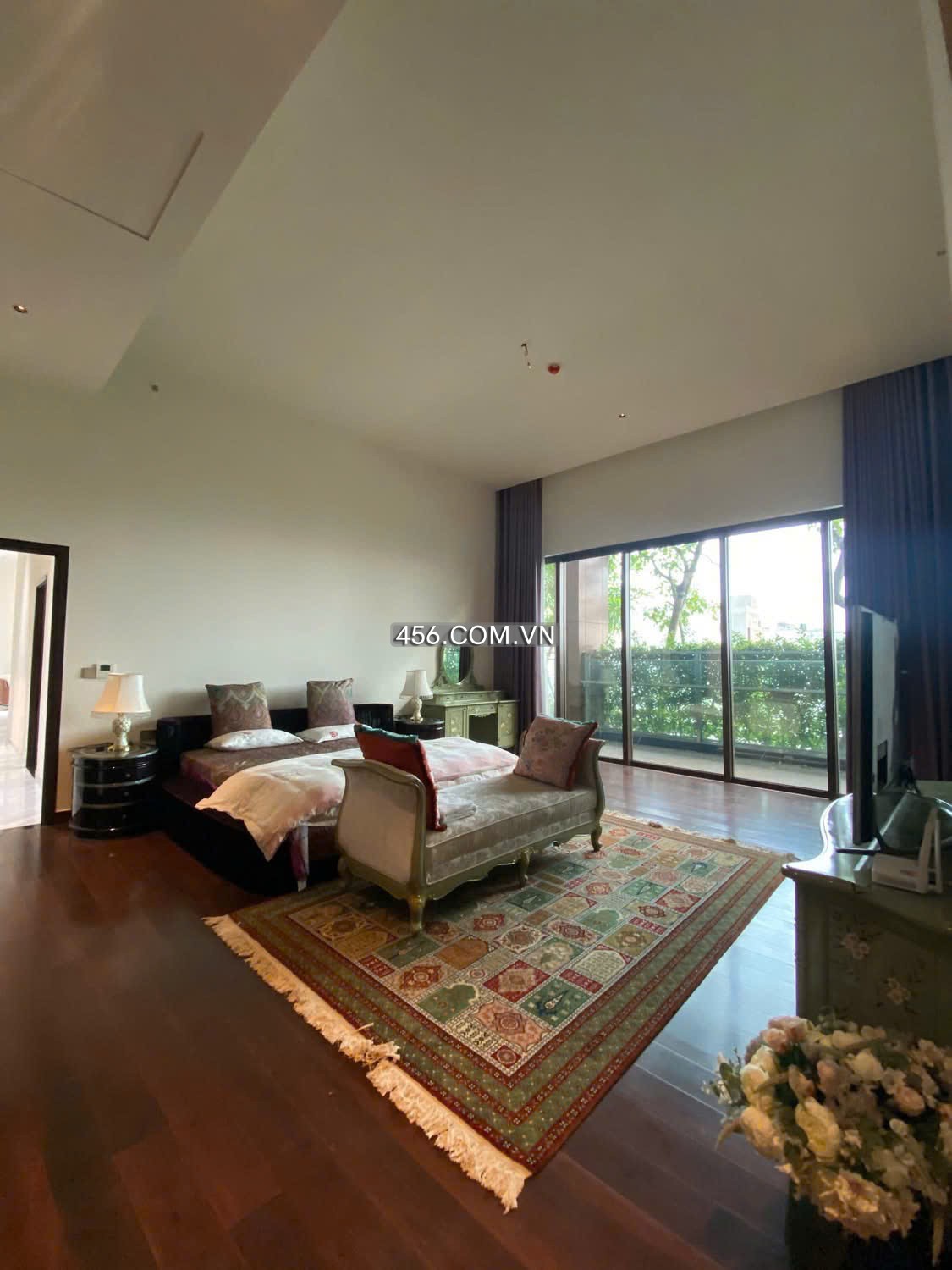 Hinh-4 Bedrooms Define Apartment For Lease 325 sqm City View