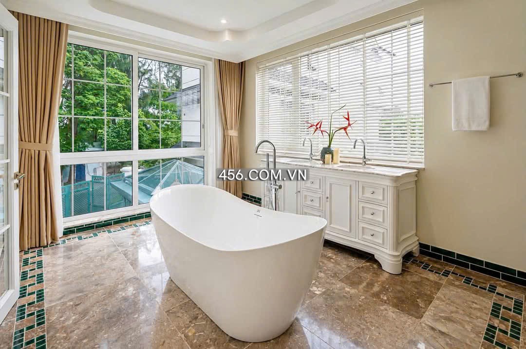 Hinh-Villa Lien Phuong St For Lease at Ho Chi Minh City Big Pool Morden