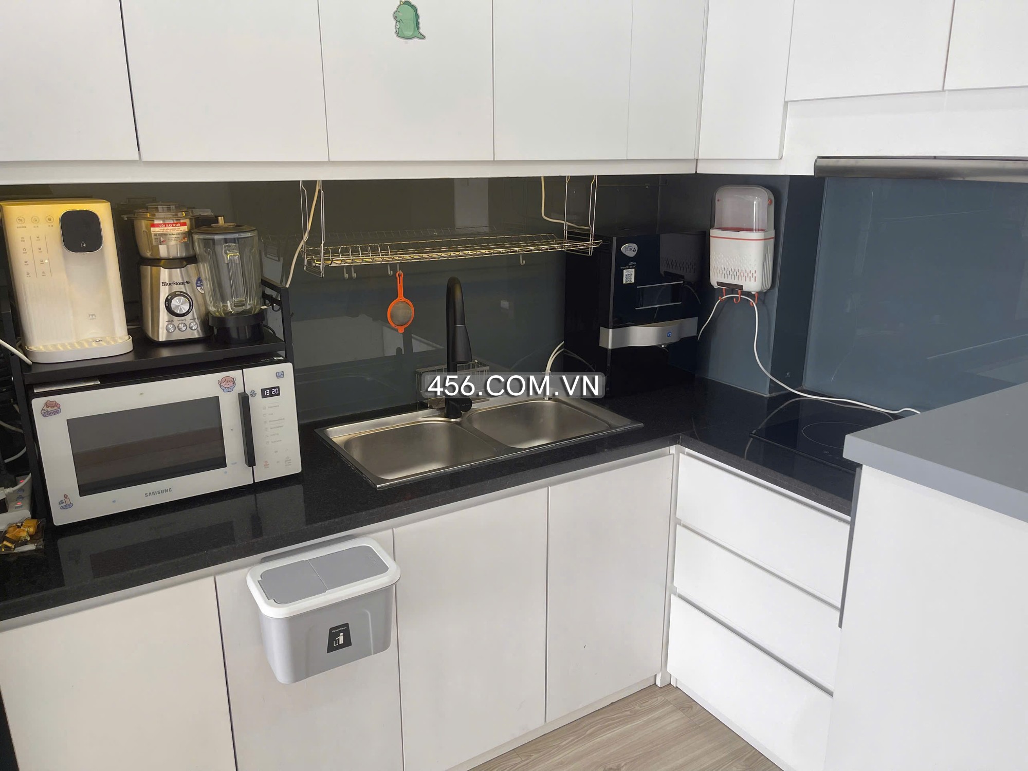 Hinh-1 Bedrooms + The Sun Avenue Apartment For Lease in S3 Tower 56 sqm