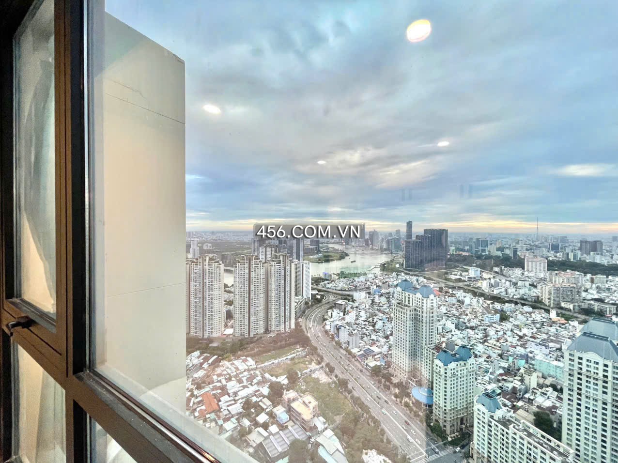 Hinh-Vinhomes Central Park Apartment For Rent 1 Bedrooms Morden at Landmark Plus Tower