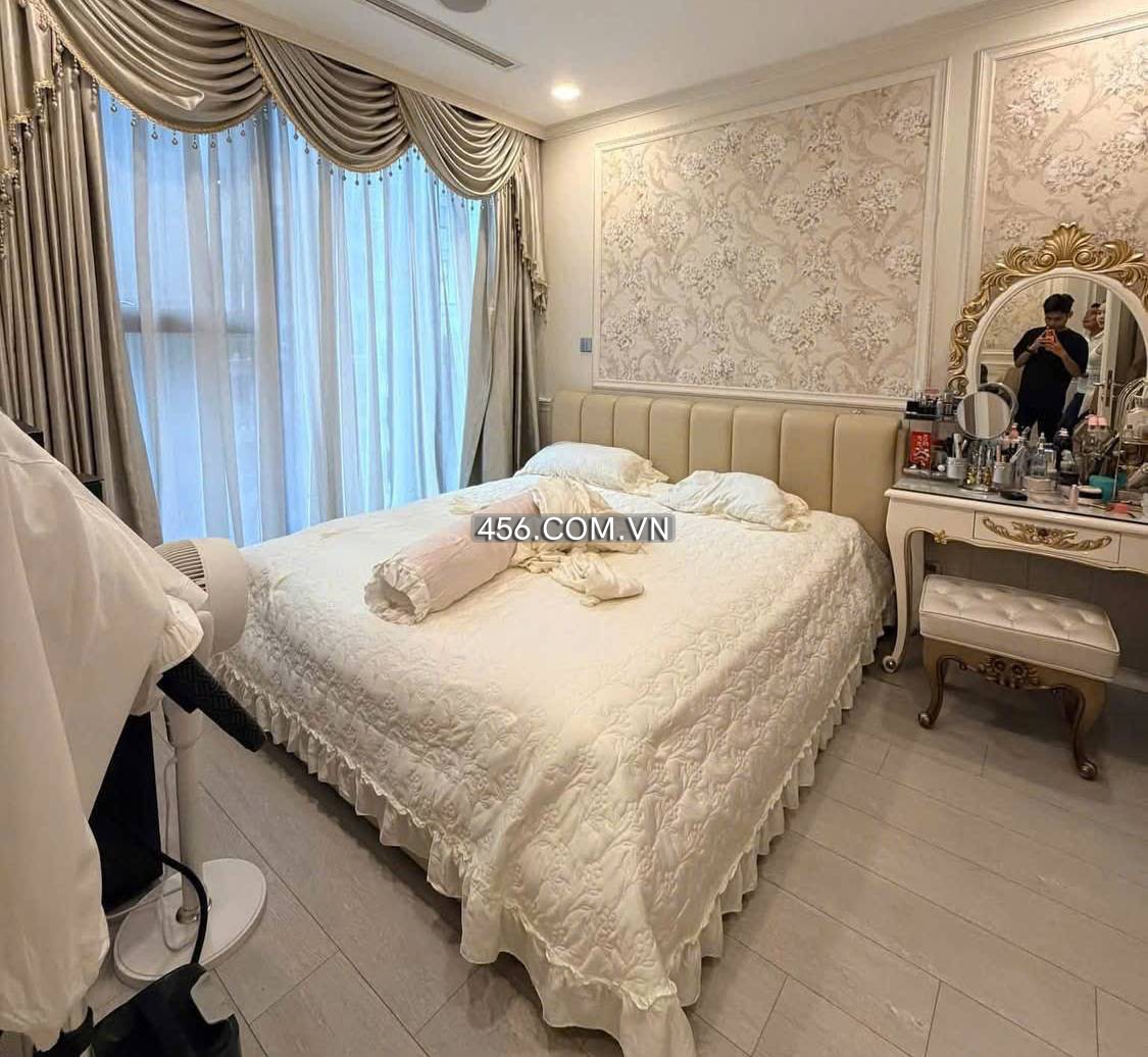 Hinh-1 Phòng Ngủ Căn hộ Vinhomes Golden River Bán tòa A1 nội thất đẹp