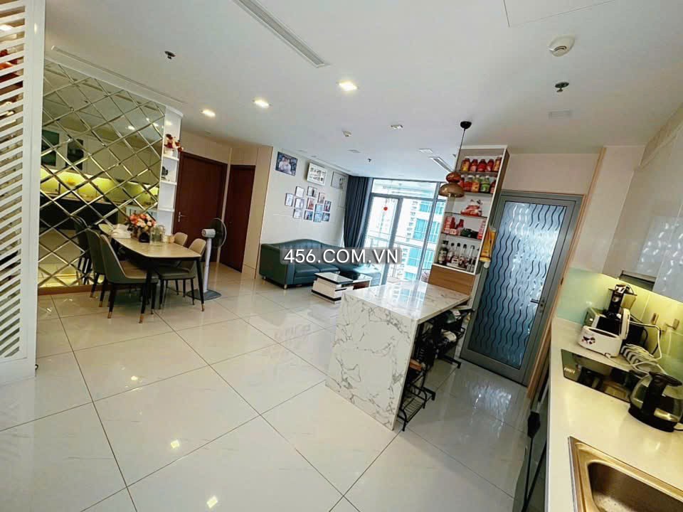 Bán căn hộ Vinhomes Central Park 2 phòng ngủ...