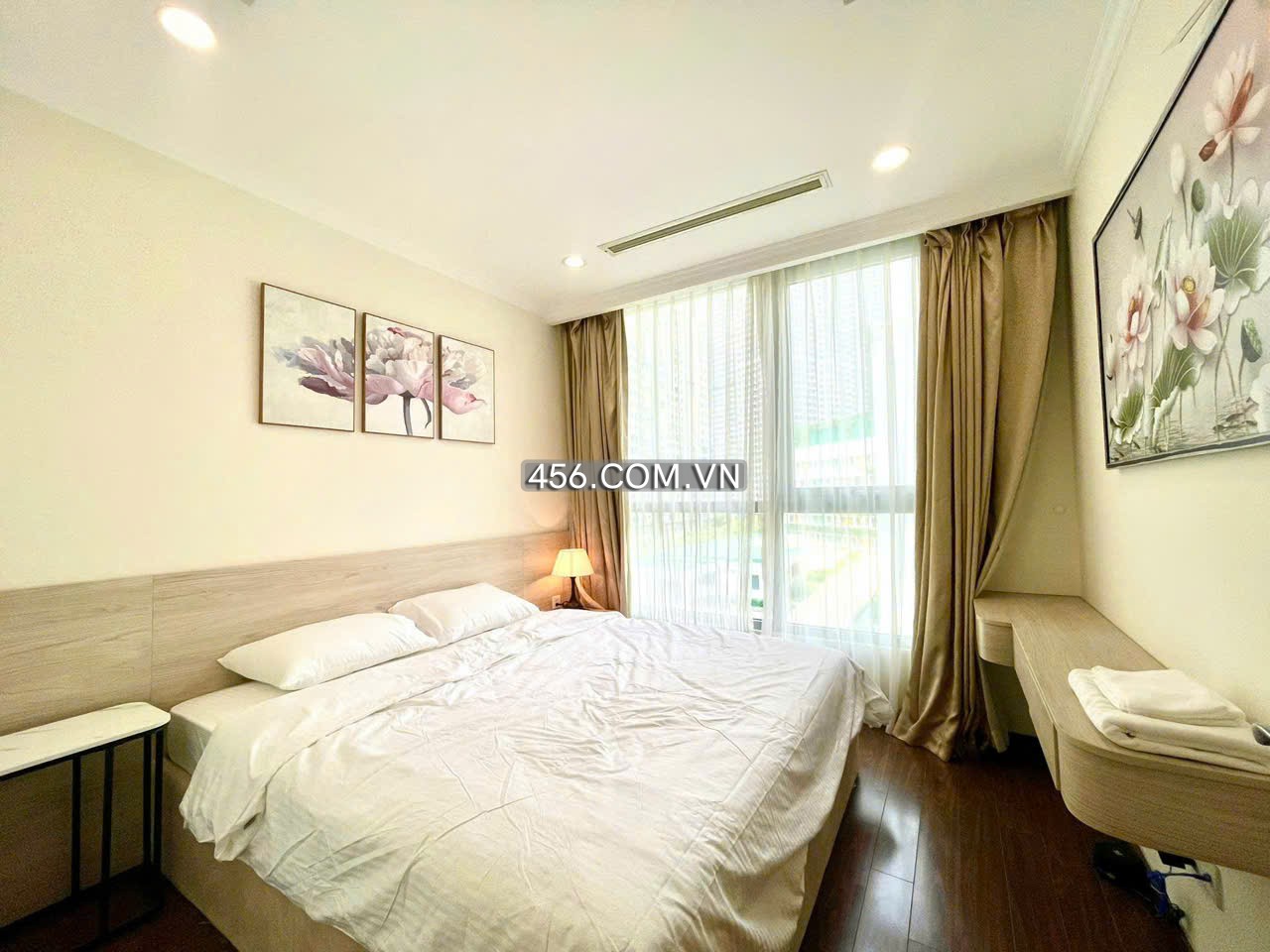 Hinh-1 Bedroom Vinhomes Central Park Apartment For Lease Landmark Plus Tower Morden Furniture