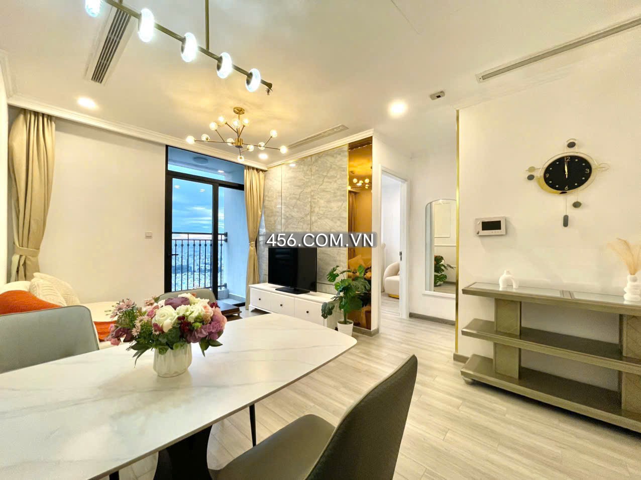 Hinh-Cho thuê căn hộ Vinhomes Central Park 1 phòng ngủ tòa Landmark Plus view toàn cảnh Thành Phố