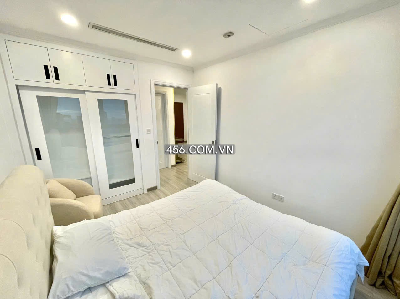 Hinh-Cho thuê căn hộ Vinhomes Central Park 1 phòng ngủ tòa Landmark Plus view toàn cảnh Thành Phố