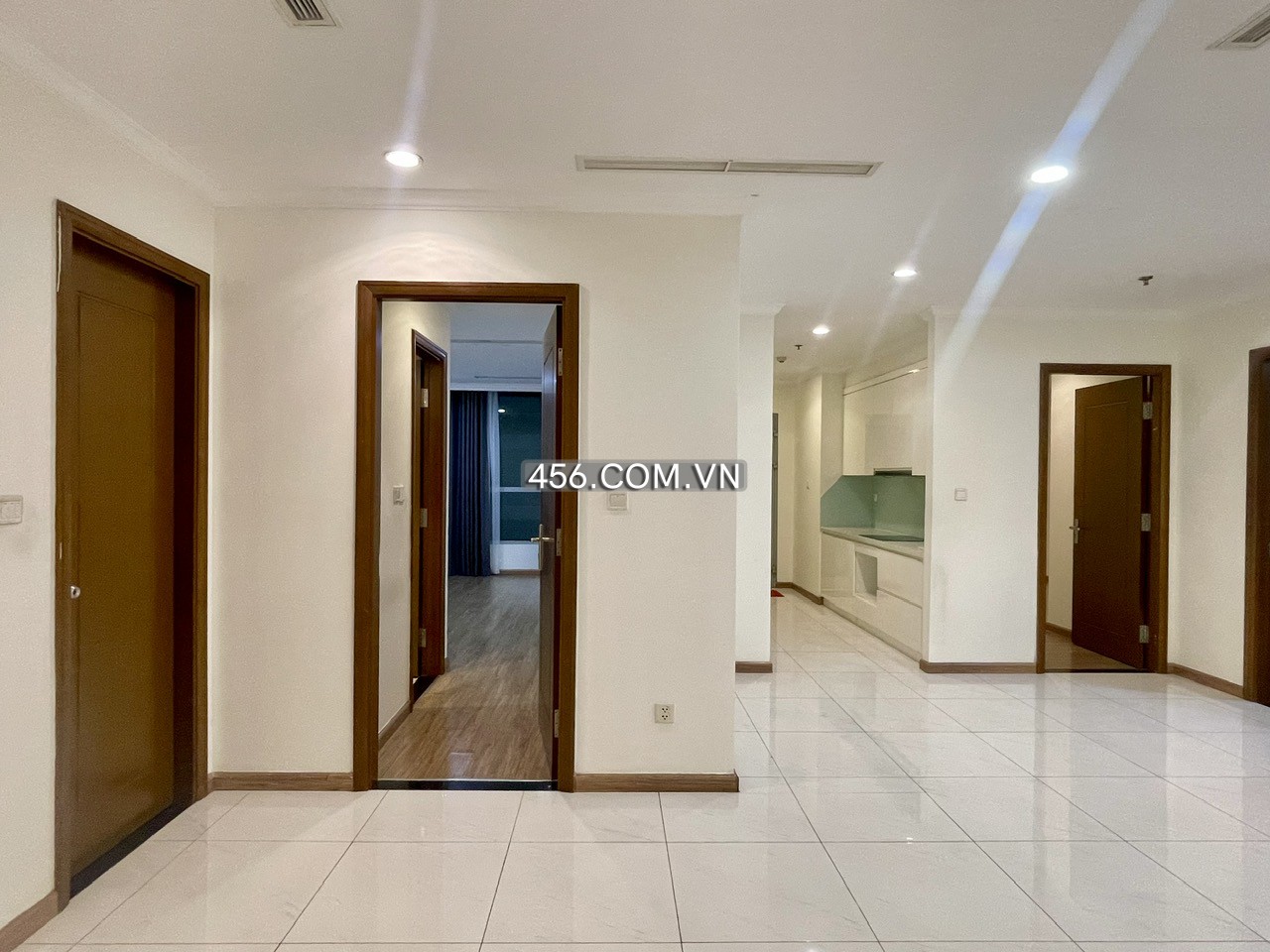 Hinh-Cho thuê căn hộ Vinhomes Central Park 3 phòng ngủ tòa Landmark 2 không nội thất