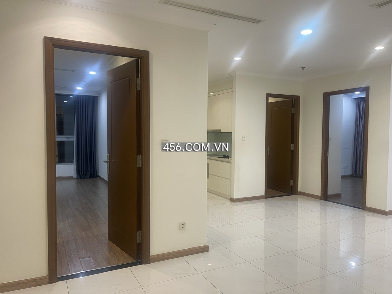 Hinh-Cho thuê căn hộ Vinhomes Central Park 3 phòng ngủ tòa Landmark 2 không nội thất