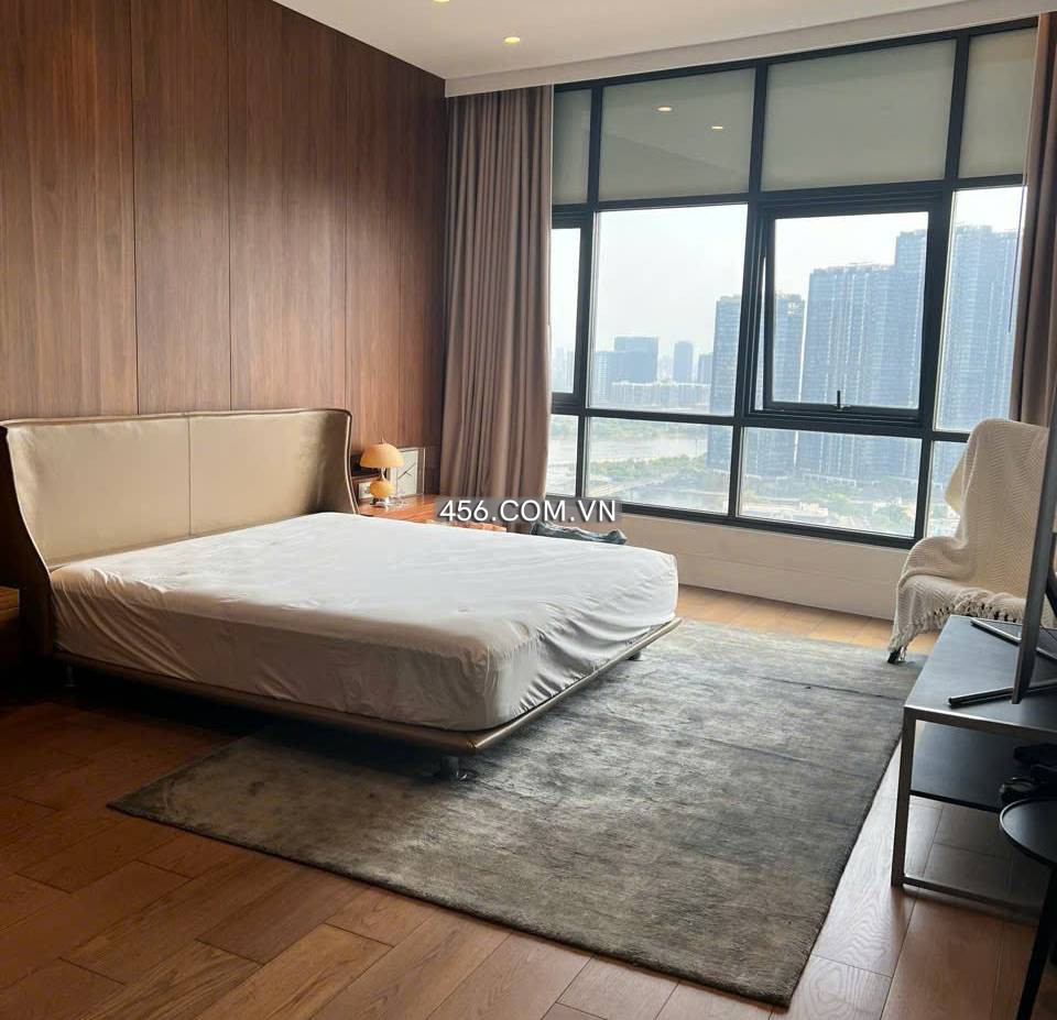 Hinh-Morden Penthouse City Garden Apartment with Garden For Lease