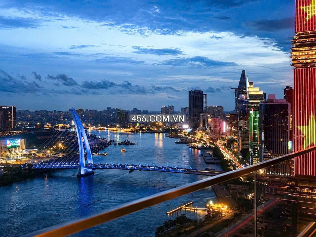 Hinh-Penthouse Vinhomes Golden River Apartment For Lease 280m2 Paranoma View