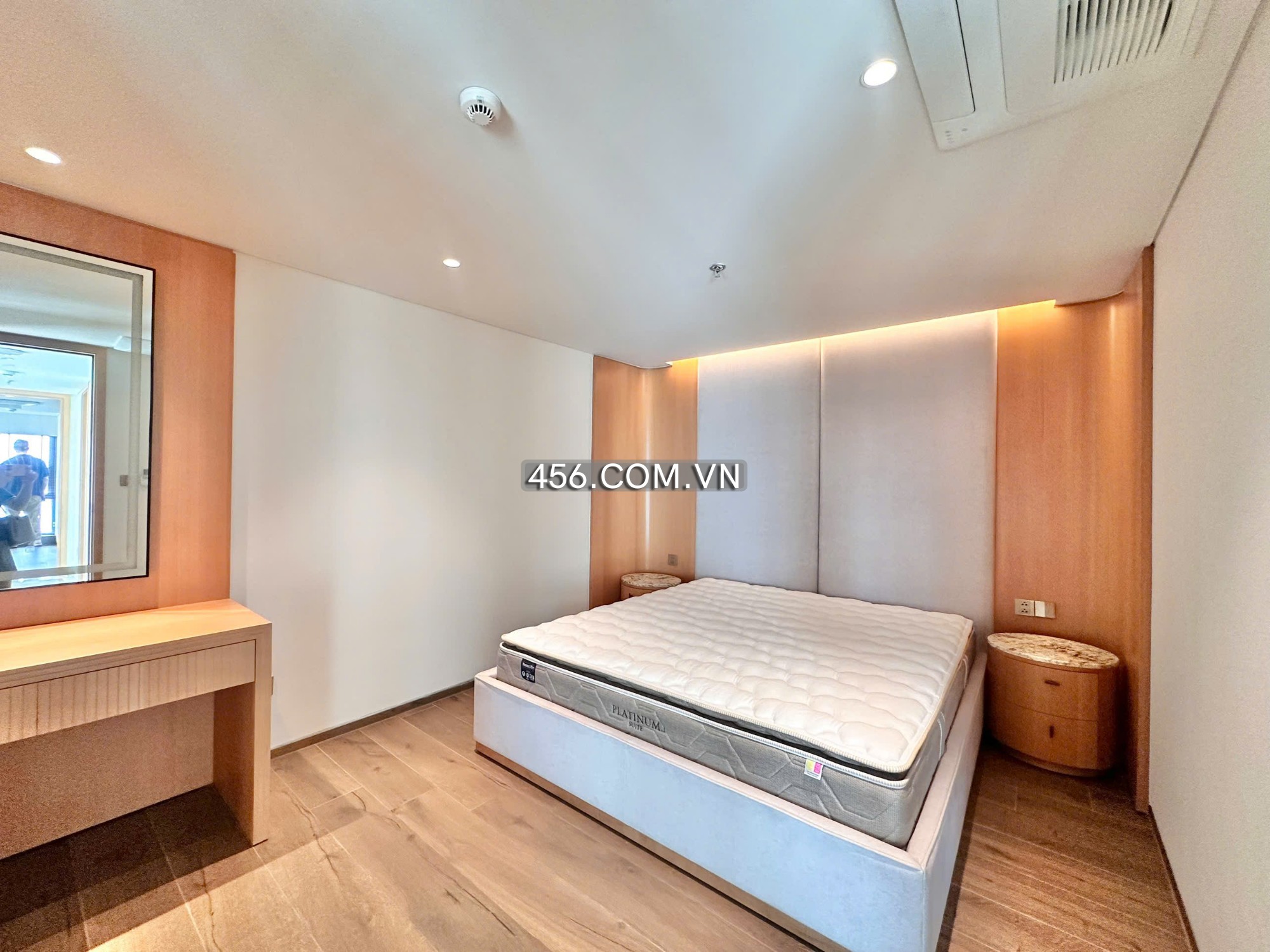 Hinh-Penthouse căn hộ The Crest ( Metropole Thủ Thiêm ) 150m2 Cho thuê view thành phố